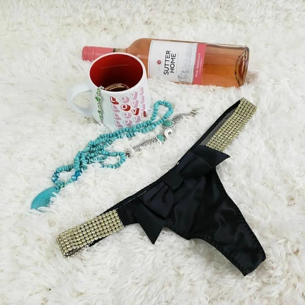 NWT Victoria's Secret Black Swarovski Low Rise Panties THONG MEDIUM